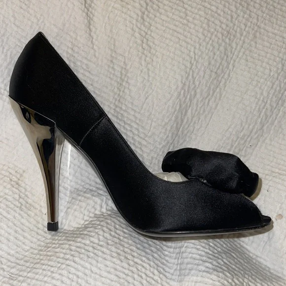 NEW Stuart Weitzman Black Satin & Swarovski Chrome-Heeled Peep-Toe Pumps Sz 6.5 - Picture 5 of 15
